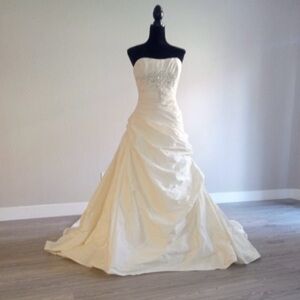Elegant Cream Wedding Dress